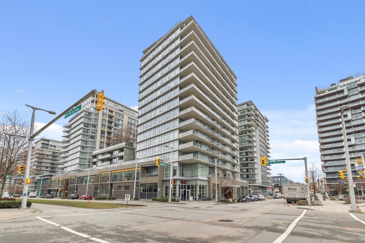 “Wall Centre False Creek Condo Sold: Spectacular Views and Prime Location”