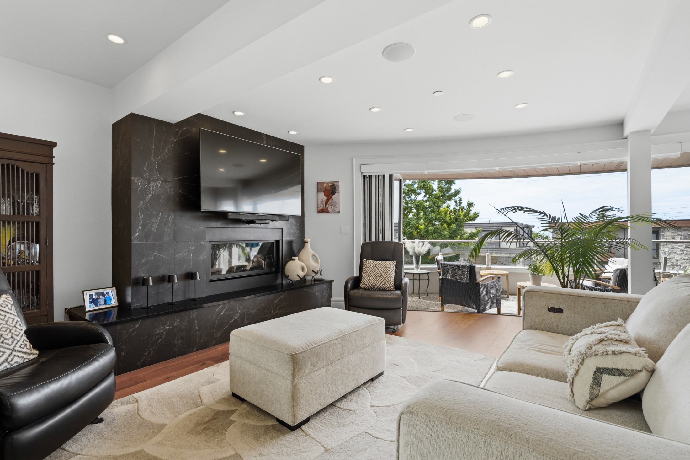 Spacious living area in White Rock condo