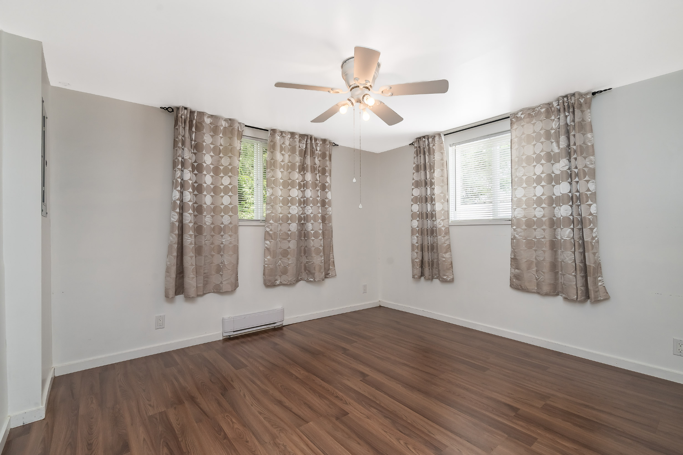 South Surrey sold listing – modern detached home exterior, Jared Gibbons Realtor