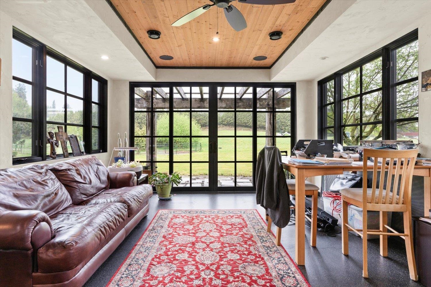 Beautiful Living Room - 30736 Burgess Ave