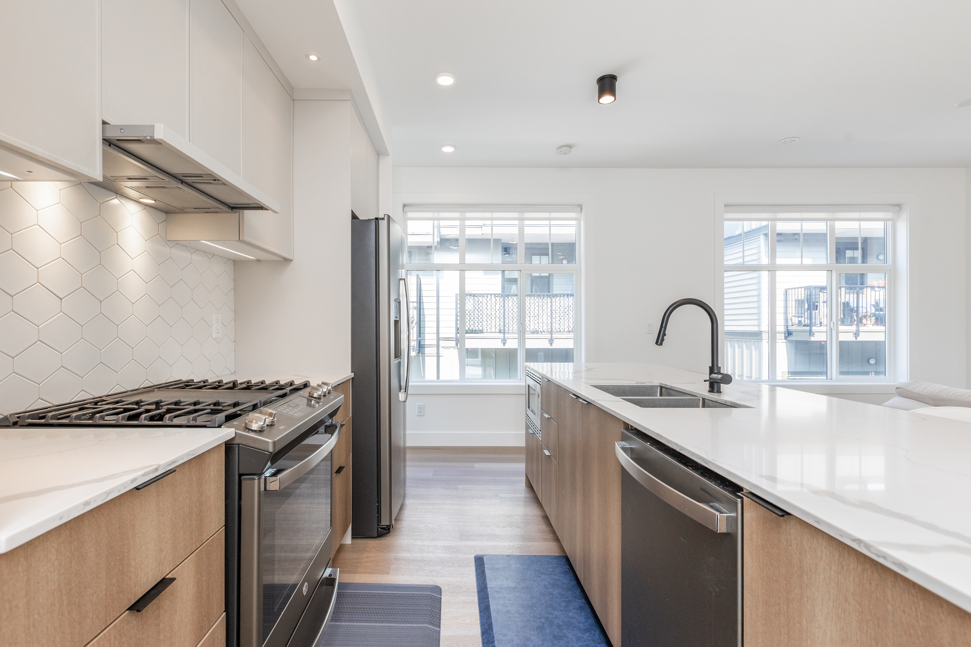 Bright modern kitchen