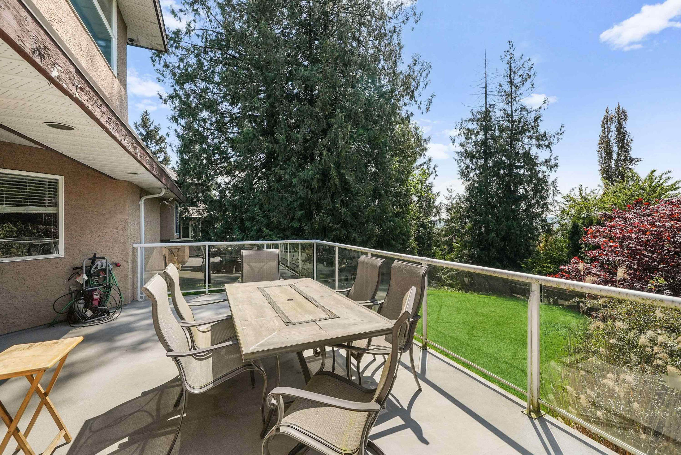 Private backyard patio and hot tub, Port Kells Surrey property