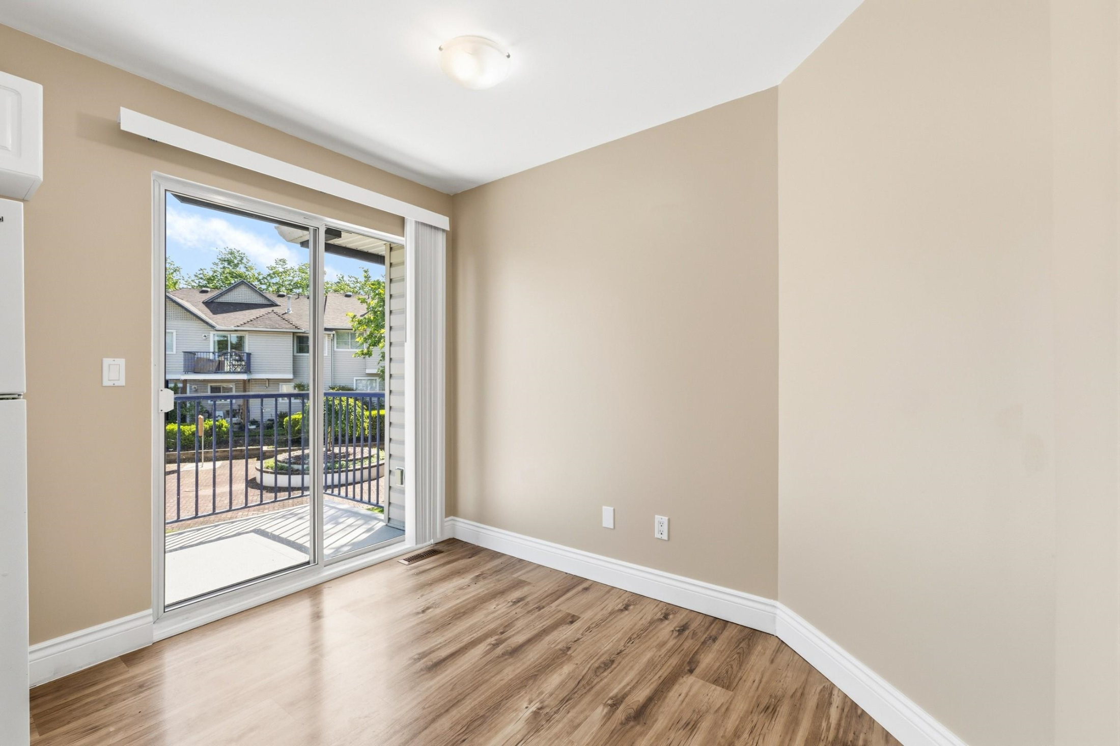 Private patio and fenced backyard, Walnut Grove townhouse