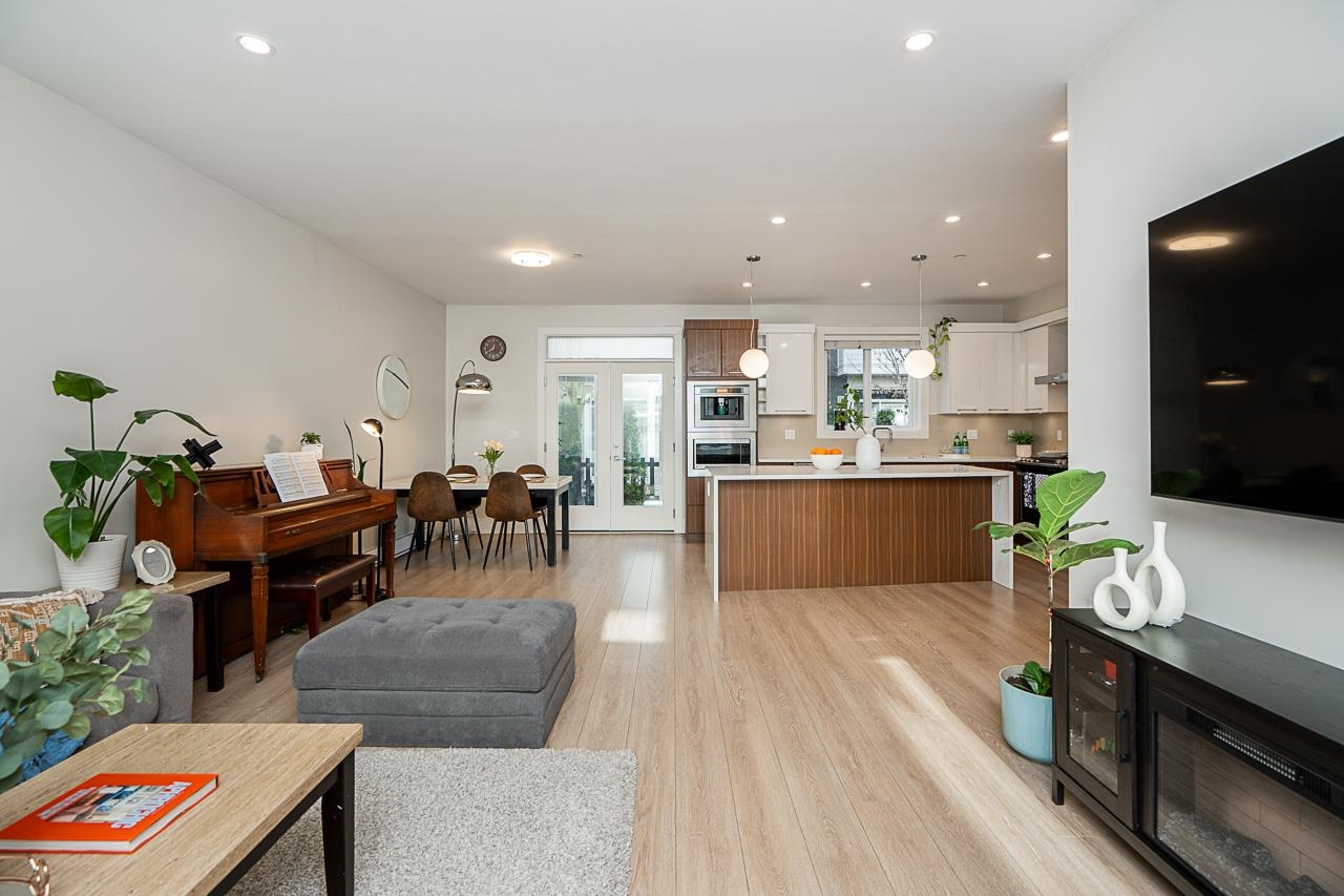 Open-concept kitchen and dining area – South Surrey realtor listing