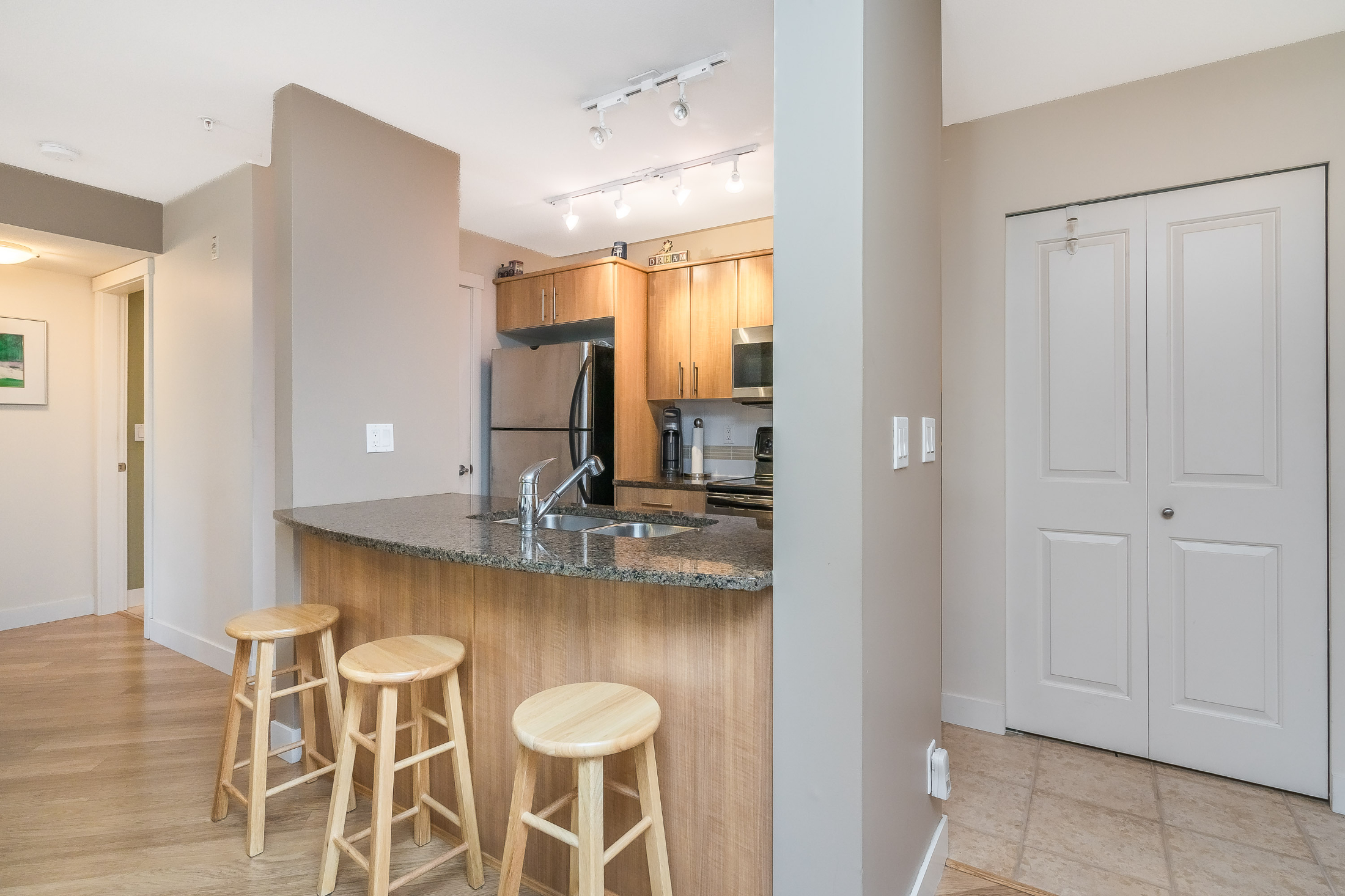 Modern kitchen with granite breakfast bar