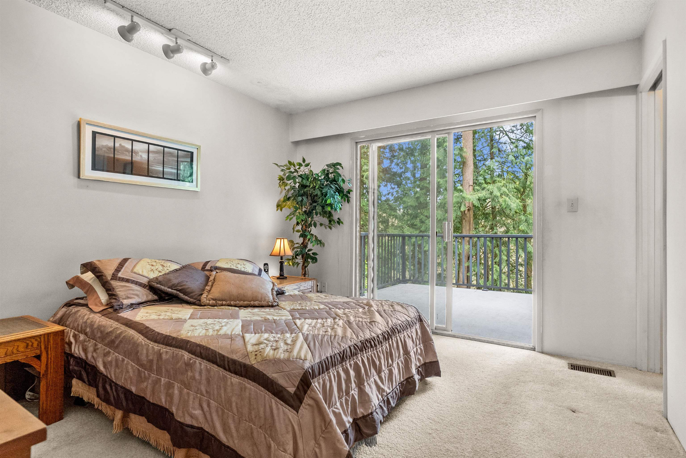 Langley sold listing – contemporary family house purchase under asking price